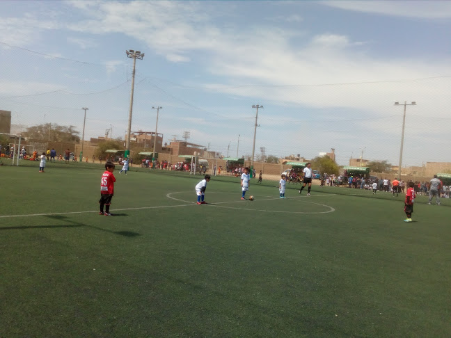 Opiniones de Cancha De Futbol "Colegio Juan Tomis Stack" en Chiclayo - Campo de fútbol