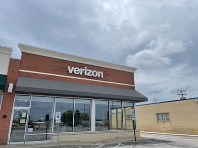 Cell Phone Store «Verizon», reviews and photos, 7779 Day Dr, Parma, OH 44129, USA