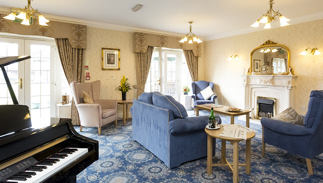Barchester - Hall Park Care Home - Retirement home