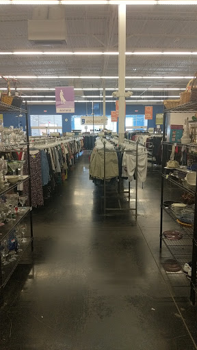 Thrift Store «Lindsay & Warner Goodwill Retail Store & Donation Center», reviews and photos, 874 E Warner Rd, Gilbert, AZ 85296, USA