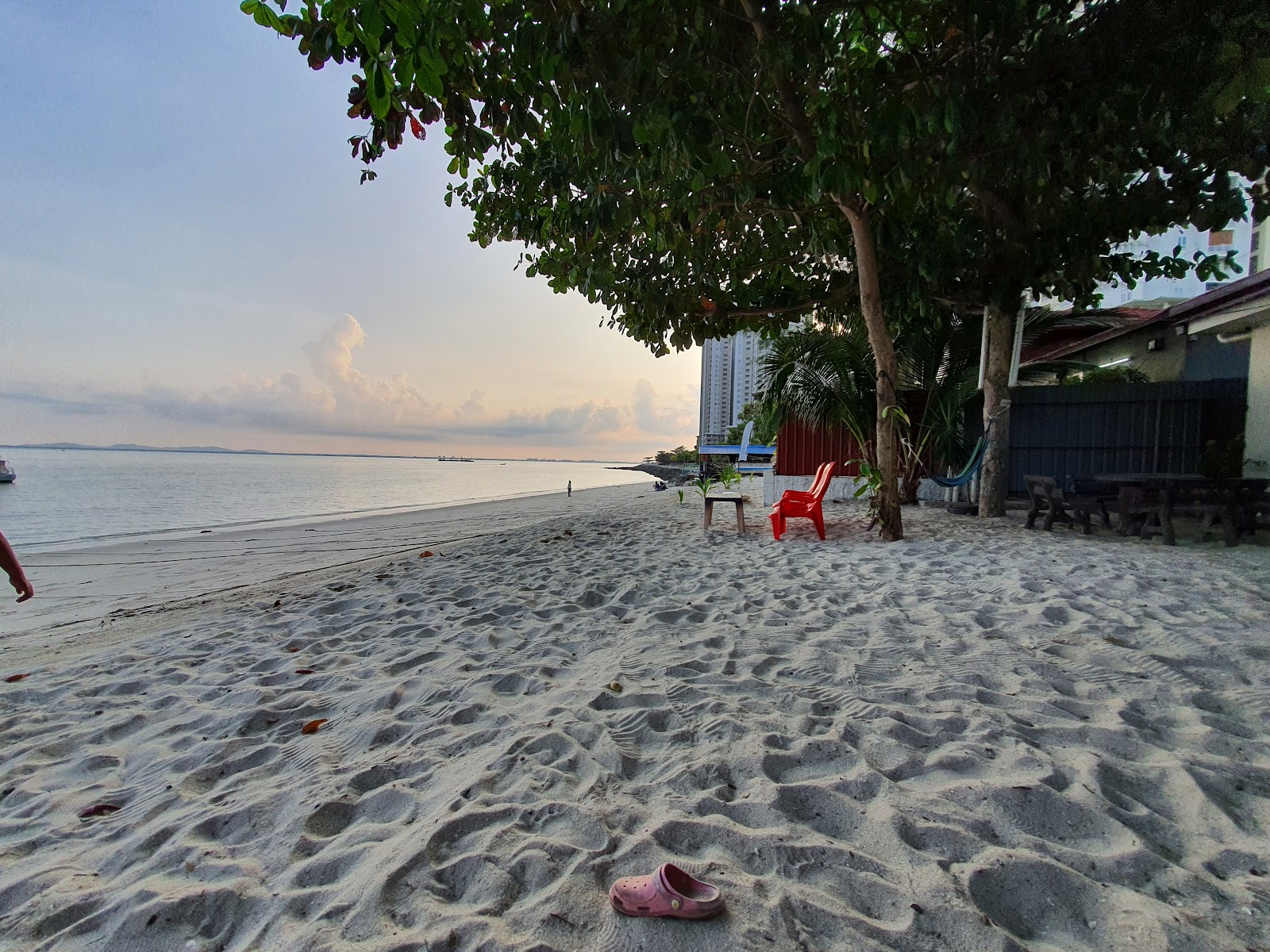 Fotografija Tanjung Tokong Beach priljubljeno mesto med poznavalci sprostitve