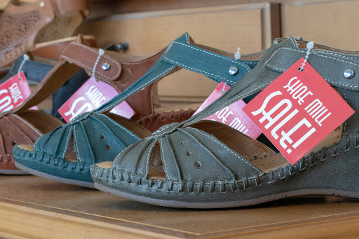 Shoe Store «Shoe Mill», reviews and photos, 8616 SE Sunnyside Rd, Clackamas, OR 97015, USA