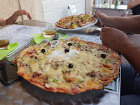 Plats et boissons du Pizzeria L'appel à Pizza à Fleury - n°3