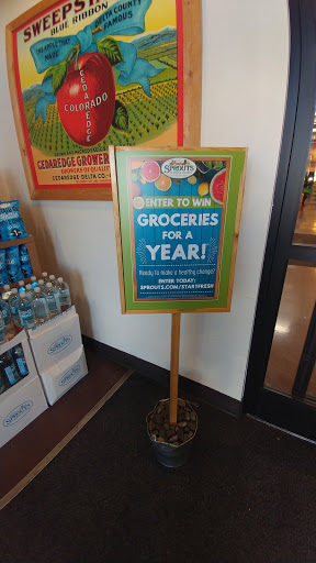 Health Food Store «Sprouts Farmers Market», reviews and photos, 635 S Green Valley Pkwy, Henderson, NV 89052, USA