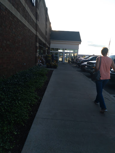 Supermarket «Giant Eagle Supermarket», reviews and photos, 1800 W State St, Alliance, OH 44601, USA