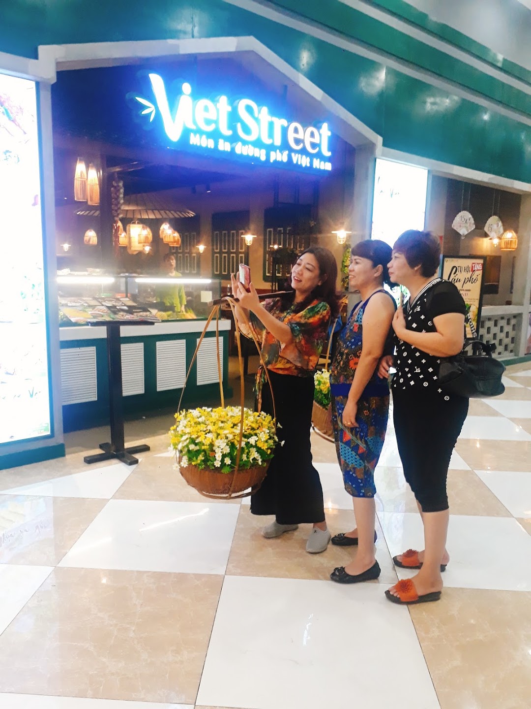 Nhà Hàng Vietstreet Vincom Hạ Long