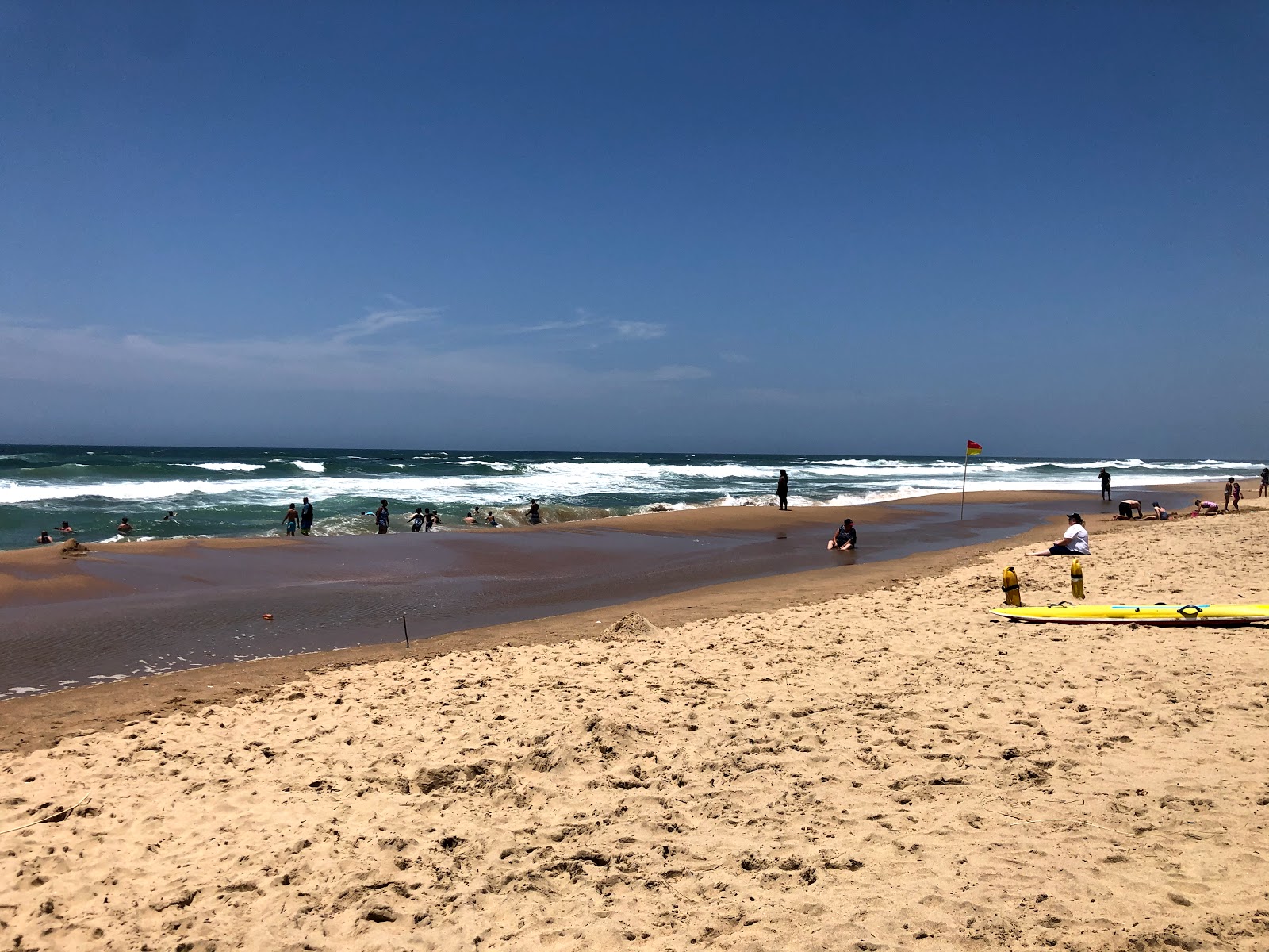 Foto de Illovo Beach com areia brilhante superfície