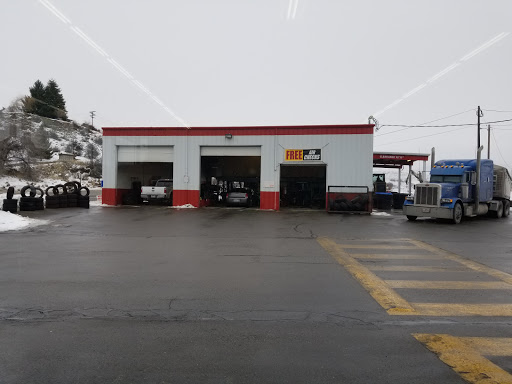 Tire Shop «Les Schwab Tire Center», reviews and photos, 1056 E Woodin Ave, Chelan, WA 98816, USA