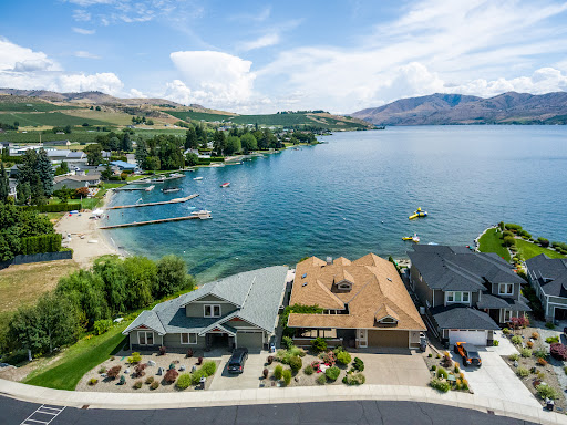 Vacation Home Rental Agency «Windermere Vacation Rentals Lake Chelan», reviews and photos, 115 E Woodin Ave, Chelan, WA 98816, USA