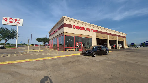 Tire Shop «Discount Tire Store - Irving, TX», reviews and photos, 3516 W Airport Fwy, Irving, TX 75062, USA