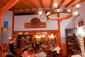 Tiralomo Restaurant image