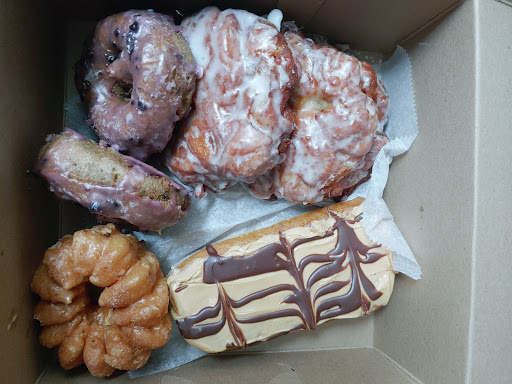 Donut Shop «Apple Fritter Donut Shop», reviews and photos, 741 E 9 Mile Rd, Ferndale, MI 48220, USA
