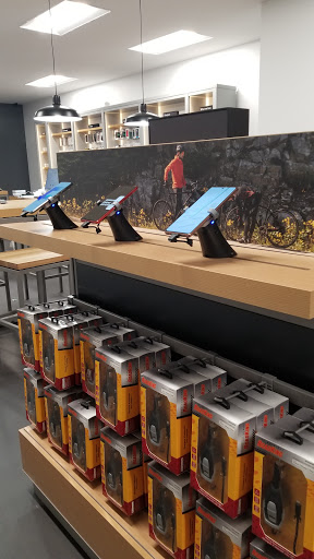 Cell Phone Store «Verizon Authorized Retailer - Wireless Zone», reviews and photos, 139 Elm St, New Canaan, CT 06840, USA