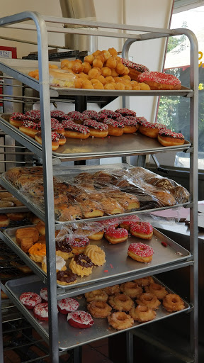 Donut Shop «Donut Hut», reviews and photos, 2025 W Magnolia Blvd, Burbank, CA 91506, USA