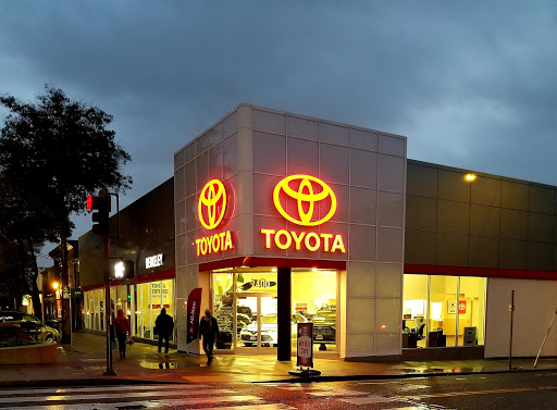 Toyota Dealer «Toyota of Berkeley», reviews and photos, 2400 Shattuck Ave, Berkeley, CA 94704, USA