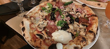 Pizza du Restaurant italien La Dolce Vita Marolles en Hurepoix Pizzeria - n°8