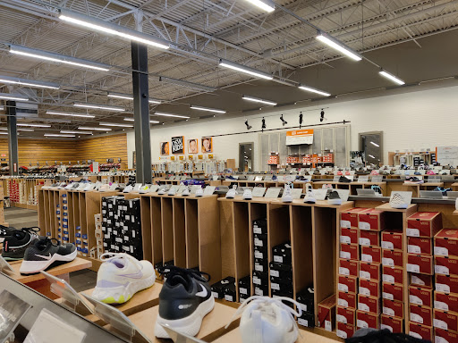 Shoe Store «DSW Designer Shoe Warehouse», reviews and photos, 852 N E Mall Blvd, Hurst, TX 76053, USA