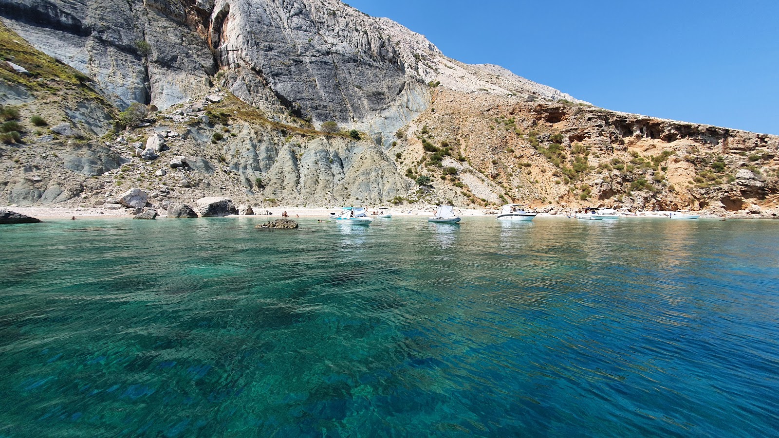 Foto di Kayak beach con molto pulito livello di pulizia