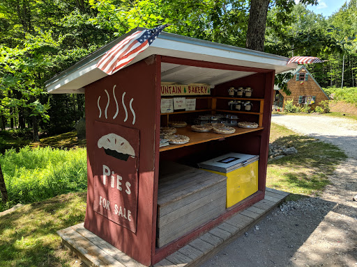 Puzzle Mountain Bakery Pie Stand
