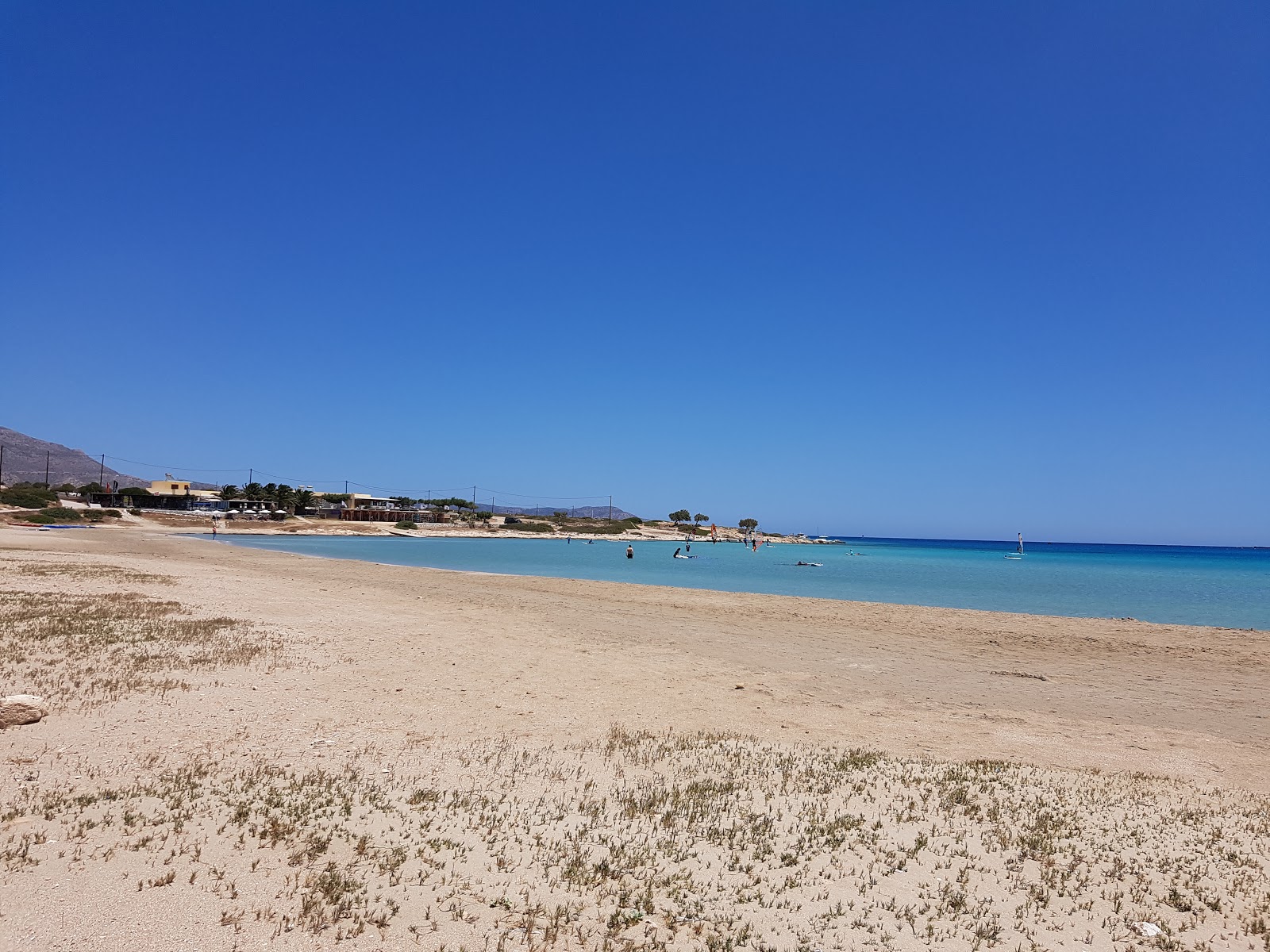 Foto de Chicken bay com areia marrom superfície