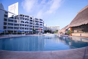 Aquamarina Beach Hotel Cancun image