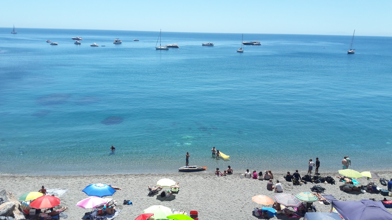 Foto van Herradura Beach en de nederzetting