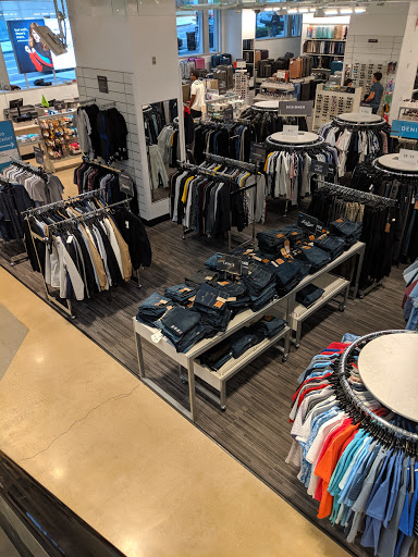 Department Store «Nordstrom Rack 12th Street», reviews and photos, 555 12th St NW c120, Washington, DC 20004, USA