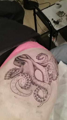 Tattoo Shop «Raining Ink», reviews and photos, 420 W 7th St, Columbia, TN 38401, USA