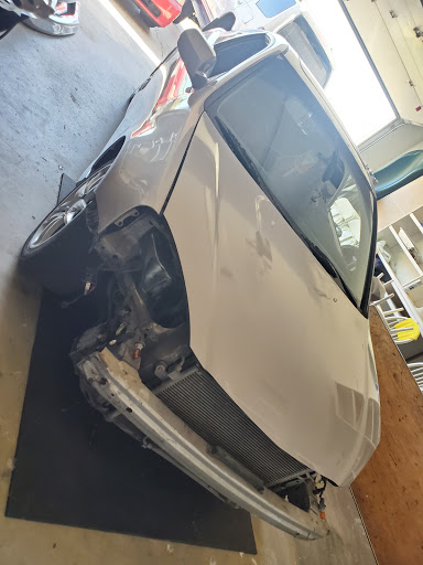 Auto Body Shop «Maaco Collision Repair & Auto Painting», reviews and photos, 6750 N Blackstone Ave, Fresno, CA 93710, USA