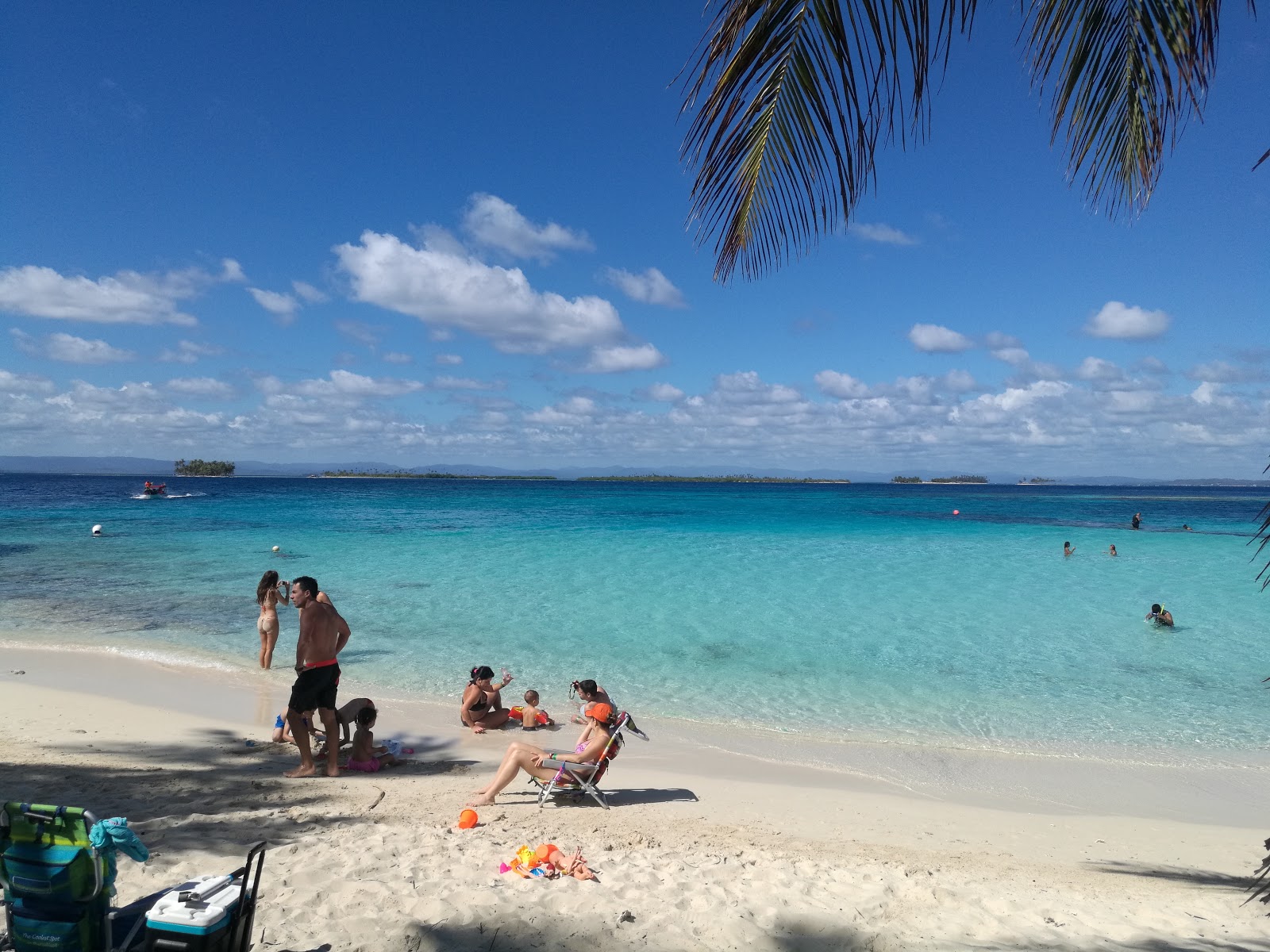 Fotografija Plaža Otoka psov nahaja se v naravnem okolju