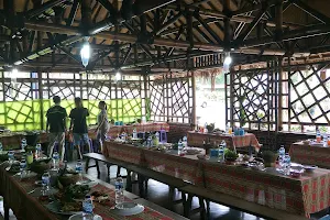 Sego Lestari Pantai Terbaya image