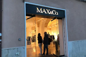 MAX&Co. image