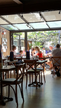 Atmosphère du Restaurant Brasserie Pizzeria La Villa à Andernos-les-Bains - n°1
