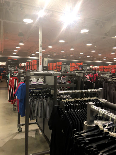 Sporting Goods Store «Nike Factory Store», reviews and photos, 5195 Factory Shops Blvd, Ellenton, FL 34222, USA