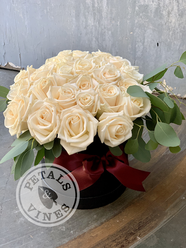 Florist «Petals & Vines», reviews and photos, 410 Main St E, Monmouth, OR 97361, USA