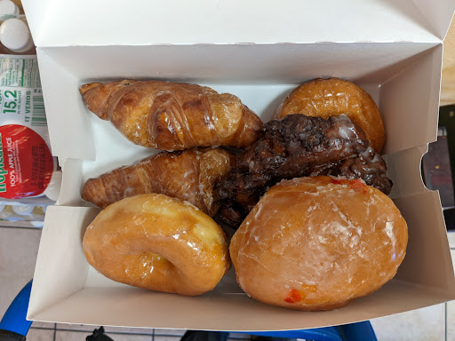 Donut Shop «Hole In One Donut 3», reviews and photos, 14406 N Florida Ave, Tampa, FL 33613, USA