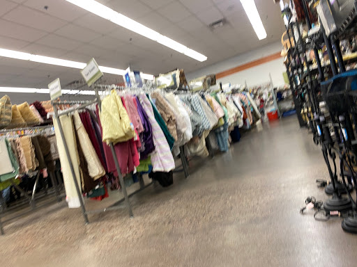 Thrift Store «Fountain Hills Goodwill Retail Store & Donation Center», reviews and photos, 13757 N Fountain Hills Blvd, Fountain Hills, AZ 85268, USA