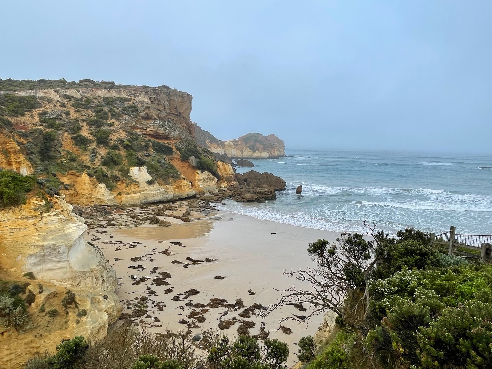 Foto von Murnane's Bay mit beiger sand Oberfläche