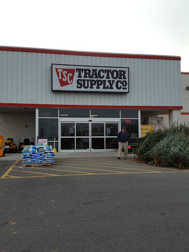 Tractor Supply Co., 541 W Reservoir Rd, Woodstock, VA 22664, USA, 