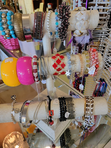 Thrift Store «St. Paws Thrift Store», reviews and photos, 304 12th St, West Columbia, SC 29169, USA