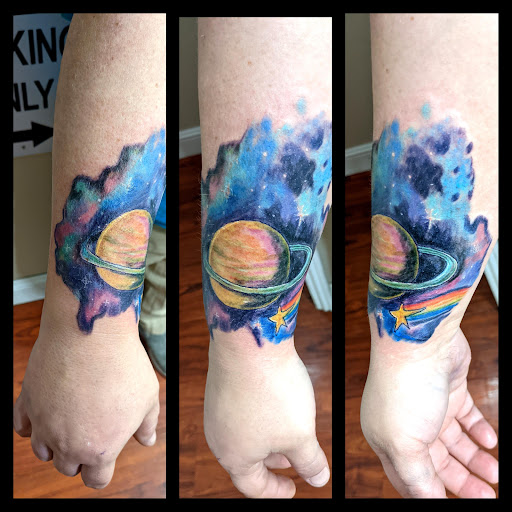 Explore barbed wire tattoo ideas, creative tattoo ideas in Pittsburg, available at NeonMoon Tattoo