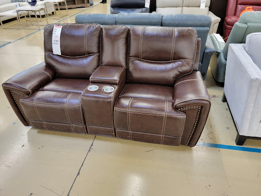 Outlet Store «Rooms To Go Outlet Furniture Store - Grand Prairie», reviews and photos, 2725 TX-360 #100, Grand Prairie, TX 75052, USA