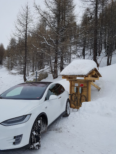 Borne de recharge de véhicules électriques Tesla Destination Charger Isola