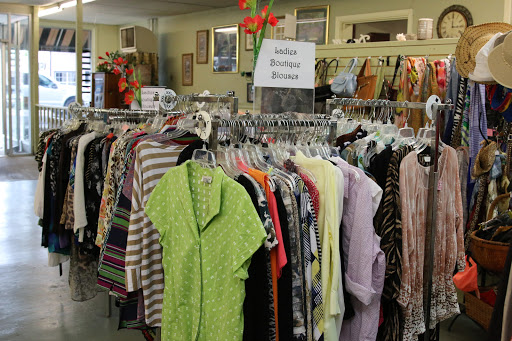 Used Clothing Store «T.E.A.M. Resale Shop», reviews and photos, 300 W Main St, Tomball, TX 77375, USA