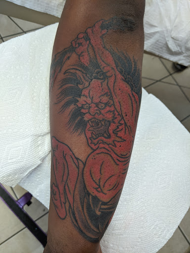 Tattoo Shop «Deluxe Tattoo», reviews and photos, 1459 W Irving Park Rd, Chicago, IL 60613, USA