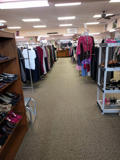 Thrift Store «Hilltoppers Inc Thrift Store», reviews and photos, 154 E 1st St, Crossville, TN 38555, USA