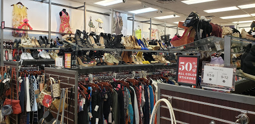 Clothing Store «Uptown Cheapskate», reviews and photos, 929 E Commercial Blvd, Oakland Park, FL 33334, USA