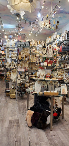 Jewelry Store «Knock Knock Boutique», reviews and photos, 110 W Chocolate Ave, Hershey, PA 17033, USA