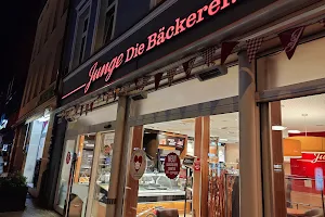 Junge Die Bäckerei. image