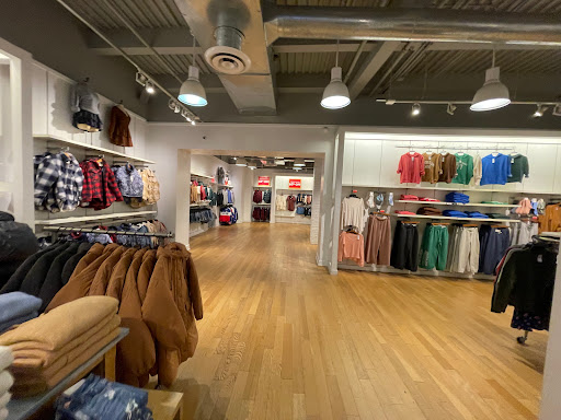 Clothing Store «AEO Factory & Aerie Store», reviews and photos, 442 Fulton St, Brooklyn, NY 11201, USA